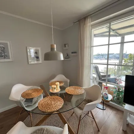 Traumwohnung Mit Stadthafen-panorama! Zwei Schlafzimmer, Parkplatz Apartment
