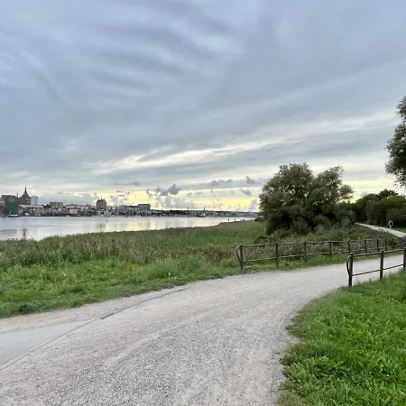Traumwohnung Mit Stadthafen-panorama! Zwei Schlafzimmer, Parkplatz Apartment Rostock