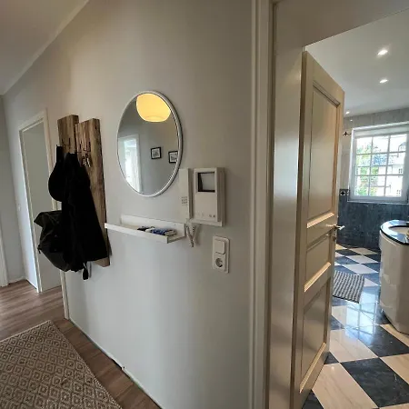Traumwohnung Mit Stadthafen-panorama! Zwei Schlafzimmer, Parkplatz