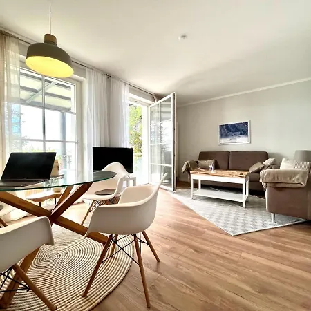 Traumwohnung Mit Stadthafen-panorama! Zwei Schlafzimmer, Parkplatz *