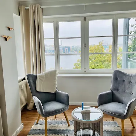 Traumwohnung Mit Stadthafen-panorama! Zwei Schlafzimmer, Parkplatz