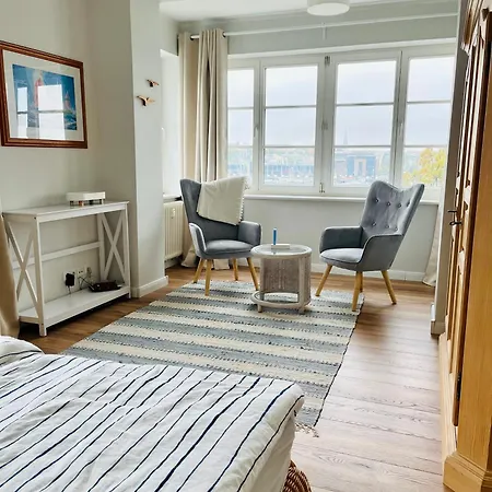Apartment Traumwohnung Mit Stadthafen-panorama! Zwei Schlafzimmer, Parkplatz Rostock