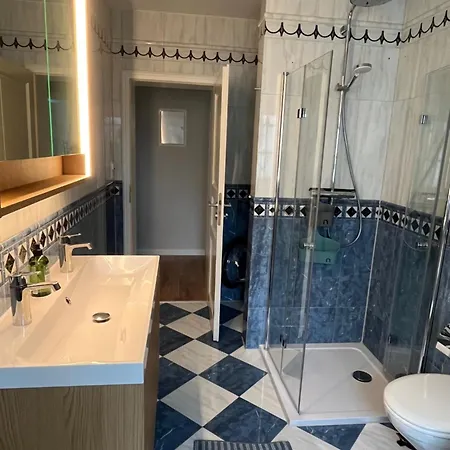 Traumwohnung Mit Stadthafen-panorama! Zwei Schlafzimmer, Parkplatz Apartment